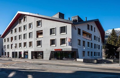 Lenzerheide Apartment | Cozy Apartment for 4 with Balcony, TV, and Spa Access