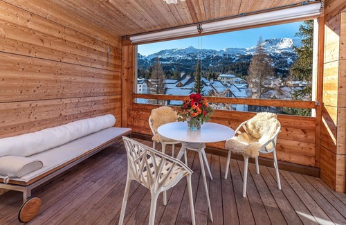Lenzerheide Apartment | Cozy Apartment for 4 with Balcony, TV, and Spa Access