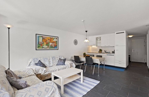 Lenzerheide Apartment | Welcoming Apartment for 4 with WIFI, Balcony & Kitchen