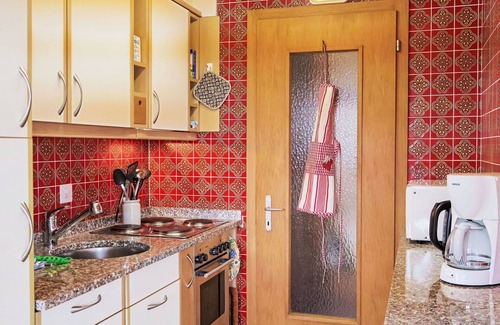 Sundlauenen Apartment | Lovely apartment for 4 guests with WIFI, patio and parking