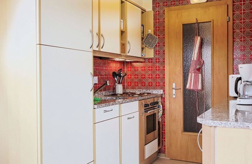 Sundlauenen Apartment | Lovely apartment for 4 guests with WIFI, patio and parking