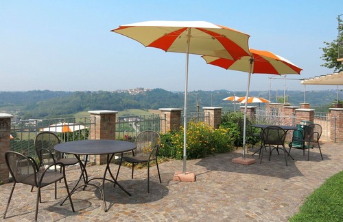 Cossombrato Apartment | Cozy Apartment for 4 with Pool, Pets Welcome & Parking