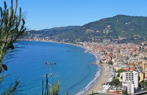 Stellanello Apartment | Lovely apartment for 5 guests with TV, terrace, pets allowed and parking