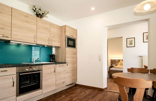 Donnersbachwald Apartment | Cozy Apartment for 4 with Wifi, Terrace & Panoramic Views