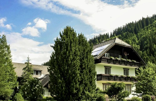 Donnersbachwald Apartment | Cozy Apartment for 4 with Wifi, Terrace & Panoramic Views
