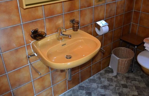 Zweisimmen Apartment | Lovely apartment for 8 people with WIFI, TV, balcony, pets allowed and parking