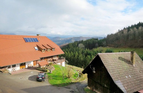 Hofstetten Apartment | Cozy Apartment for 4 with WIFI, Patio & Pet-Friendly Stay