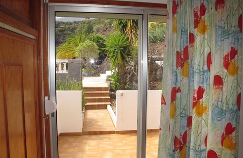 Las Cuevecitas Apartment | Inviting Apartment for 2 with Pool, WIFI and Ocean View
