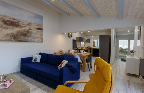 Les Mathes Apartment | Cozy Oceanfront Apartment for 6 with Terrace and WiFi