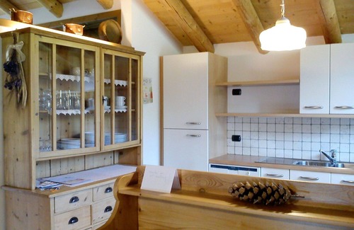 Bellamonte Apartment | Cozy Apartment for 10 with WiFi, Pets Welcome & Parking