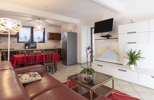 Vendone Apartment | Inviting Apartment for 6 with Oceanfront Terrace & A/C