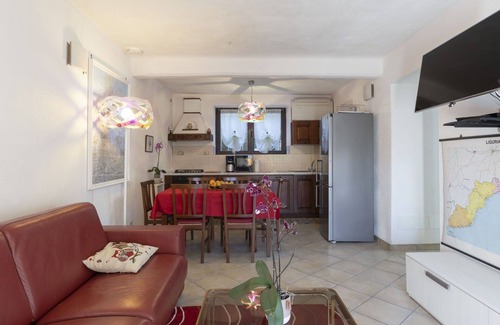 Vendone Apartment | Inviting Apartment for 6 with Oceanfront Terrace & A/C