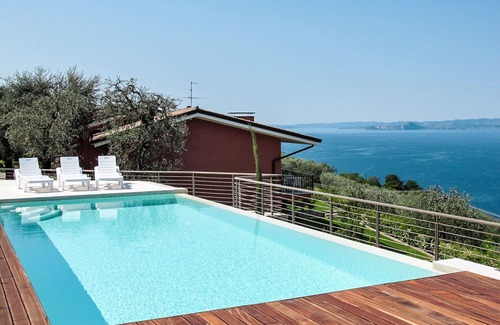 Frader Apartment | Spacious Apartment for 7 with Pool, WIFI & Terrace Access