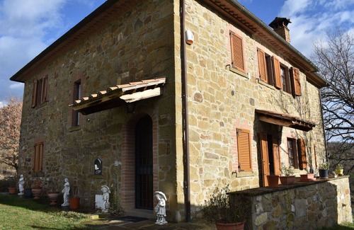 Volerrano Apartment | Inviting Apartment for 8 with Pool, WiFi & Parking
