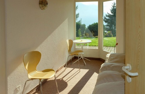 Spiez Apartment | Spacious Apartment for 12: Pet-Friendly with Great Amenities