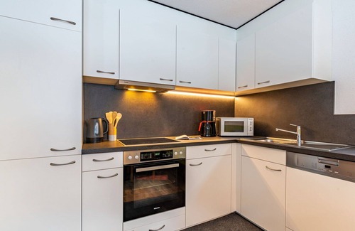 Kappl Apartment | Spacious Apartment for 15 with Terrace, WiFi and Parking