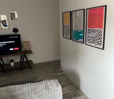 South Bermondsey Apartment | Cozy Apartment for 2-4 Guests in Bermondsey