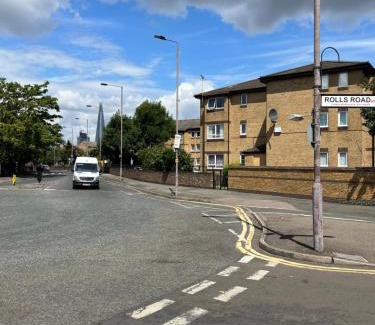 South Bermondsey Apartment | Cozy Apartment for 2-4 Guests in Bermondsey