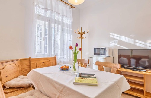 Janske Lazne Apartment | Welcoming Apartment for 3: WIFI, TV & Parking Available