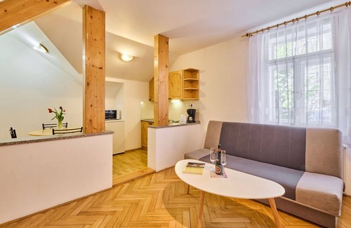 Janske Lazne Apartment | Cozy Apartment for 3 with WIFI, Kitchen, and Parking