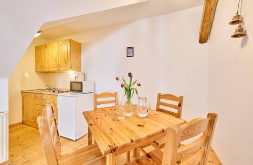 Janske Lazne Apartment | Cozy Apartment for 3 with WIFI, Kitchen, and Parking