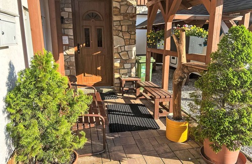Svoboda nad Upou Apartment | Lovely apartment for 3 guests with WIFI, TV, patio and parking