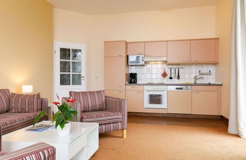 Ostvorpommern Apartment | Comfortable Oceanview Apartment with Balcony and Kitchen