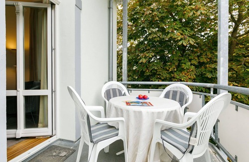 Ostvorpommern Apartment | Comfortable Oceanview Apartment with Balcony and Kitchen