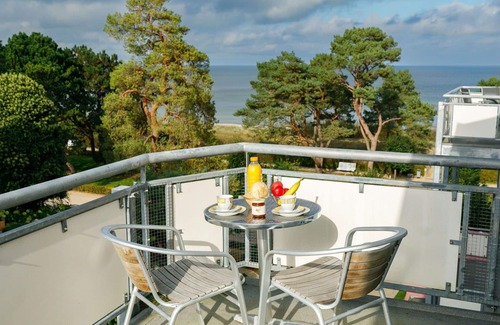 Ostvorpommern Apartment | Comfortable Oceanview Apartment with Balcony and Kitchen