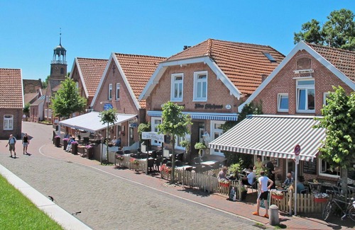Ditzumerhammrich Apartment | Lovely apartment for 3 guests with WIFI, TV, patio, pets allowed, panoramic view and parking