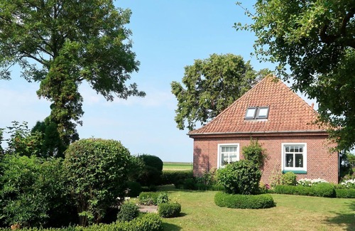 Ditzumerhammrich Apartment | Lovely apartment for 3 guests with WIFI, TV, patio, pets allowed, panoramic view and parking