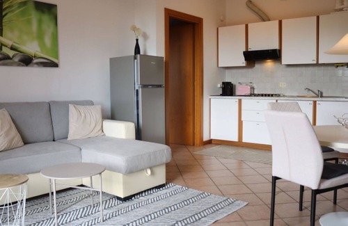 Colà Di Lazise Apartment | Lovely apartment for 3 guests with A/C, pool, TV, balcony and pets allowed