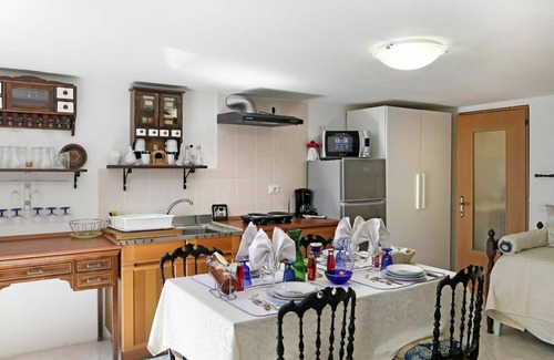 Peglio Apartment | Delightful Apartment for 4 with Lake View, Pets Welcome