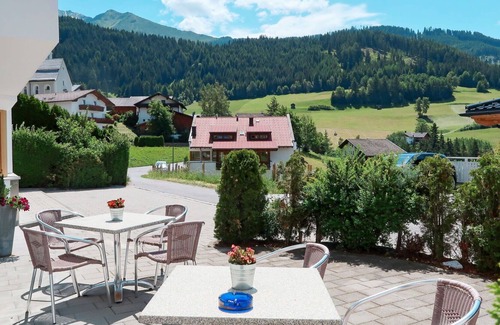 Fendels Apartment | Lovely apartment for 4 guests with WIFI, TV, terrace, pets allowed and parking