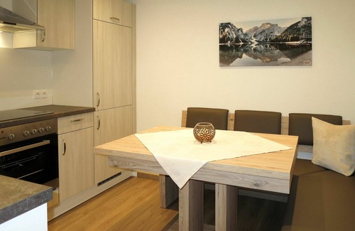Pettneu am Arlberg Apartment | Cozy Getaway for 4 with WIFI, Terrace & Parking Included