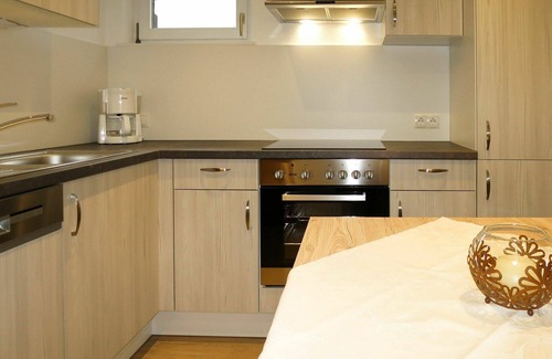 Pettneu am Arlberg Apartment | Cozy Getaway for 4 with WIFI, Terrace & Parking Included