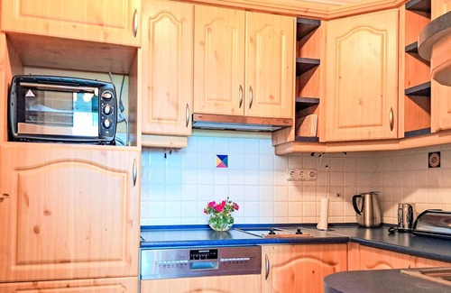 Strobl Apartment | Lovely apartment for 4 guests with WIFI, TV, balcony and parking