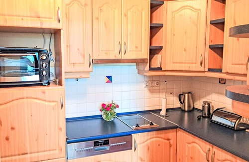 Strobl Apartment | Lovely apartment for 4 guests with WIFI, TV, balcony and parking