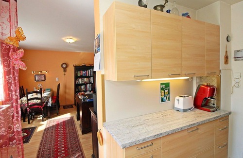 Margareten Apartment | Stylish Apartment for 4 with WiFi, Terrace & Spa Access