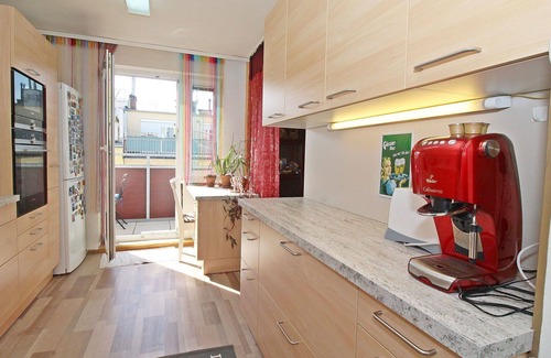 Margareten Apartment | Stylish Apartment for 4 with WiFi, Terrace & Spa Access