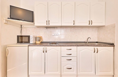 Janske Lazne Apartment | Comfortable Apartment for 3 with WIFI, TV & Parking