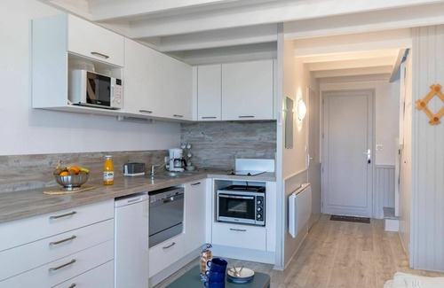 Damgan Apartment | Cozy Apartment for 4 with Pool, Ocean View & Free WIFI