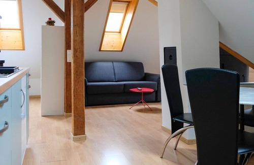 Spiez Apartment | Cozy Apartment for 4 with WIFI, Parking & Breakfast