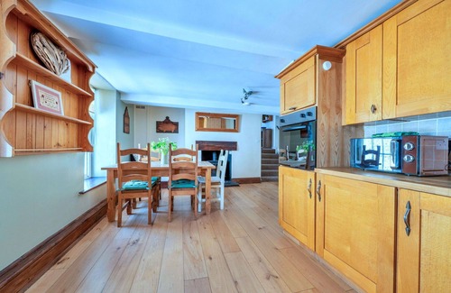Brecon Apartment | Lovely apartment for 4 people with WIFI, terrace and pets allowed