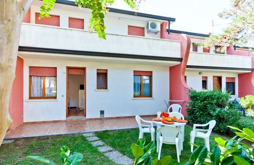 Bibione Apartment | Ideal Apartment for 4 with Pool, Terrace & Pet Friendly