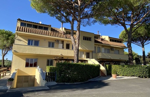 Marina di Cecina Apartment | Cozy Apartment for 4 with Pool, Patio, and Pet-Friendly Perks