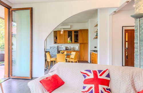 Naggio Apartment | Lovely apartment for 4 people with WIFI, A/C, TV, balcony and pets allowed