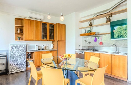 Naggio Apartment | Lovely apartment for 4 people with WIFI, A/C, TV, balcony and pets allowed