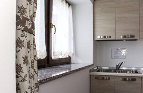 Ovaro Apartment | Lovely apartment for 4 people with WIFI, TV, patio, pets allowed and parking