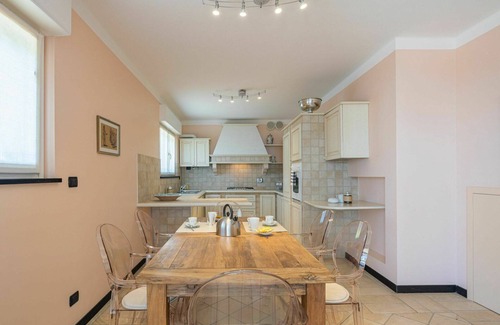 Rapallo Apartment | Ideal Oceanfront Apartment for 4 with Pool and Patio